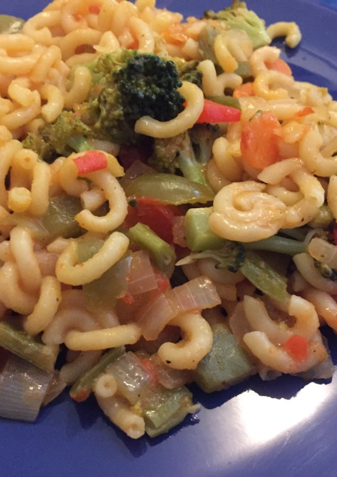 Una foto de Fideuá de verduras