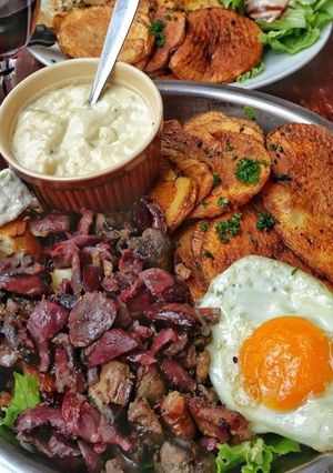 Une photo de Salade Magret de canard et sa sauce au Roquefort