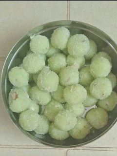ટોપરા ના લાડુ (Topra Ladoo Recipe In Gujarati) રેસીપી મુખ્ય ફોટો