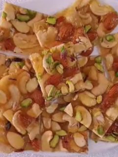 ડ્રાયફ્રૂટ ચીક્કી (Dryfruits Chikki Recipe in Gujarati) રેસીપી મુખ્ય ફોટો