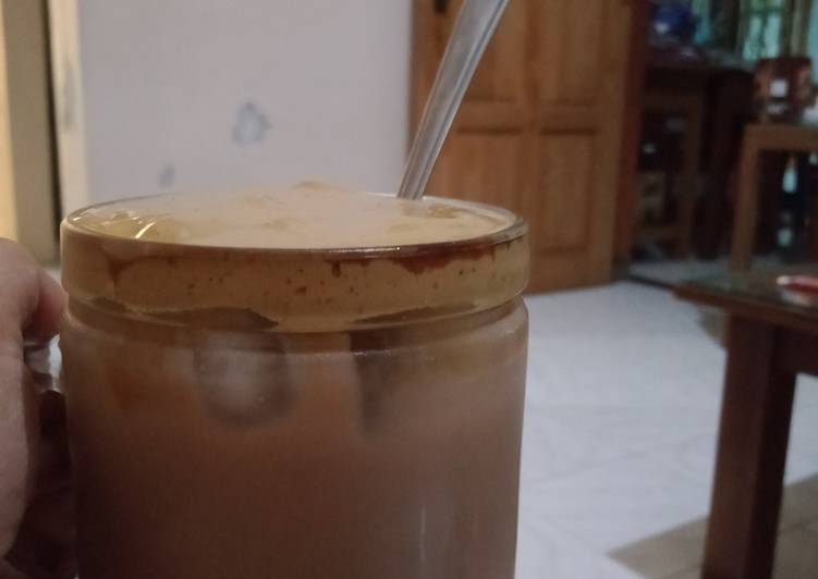 Resep Dalgona coffee + susu coklat Anti Gagal