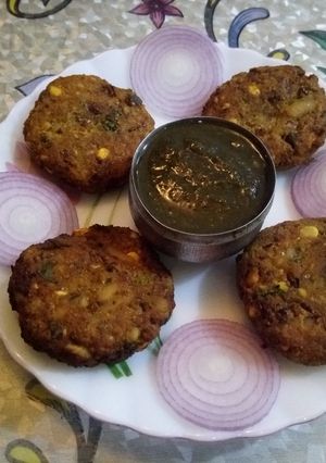 A picture of Crispy Kidney Beans Kabab.
