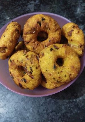 मेदू वड़ा (Medu Vada recipe in Hindi) रेसिपी मुख्य फोटो