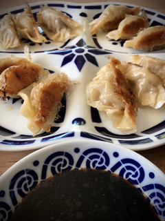 Una foto de Gyozas caseras de boletus y cerdo