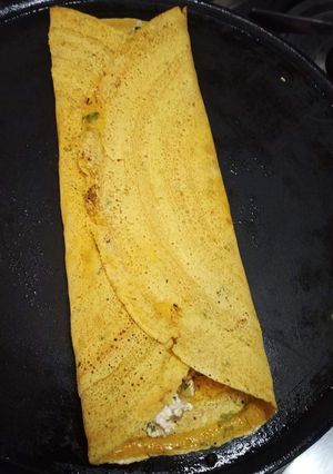 A picture of Healthy besan ka paneer stuffed dosa.
