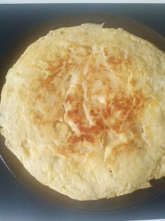 Una foto de Tortilla de garbanzos y cebolla