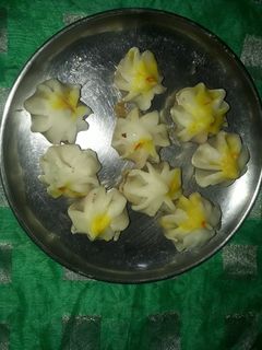 उकडीचे मोदक (ukdiche modak recipe in marathi) रेसिपी चे मुख्य फोटो