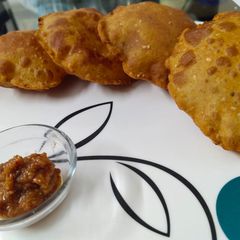 A picture of Masala puri.
