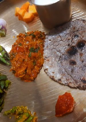 નાચનીનો રોટલો(Nachni no rotlo recipe in Gujarati) રેસીપી મુખ્ય ફોટો
