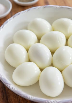 A picture of Hard Boiled Eggs.