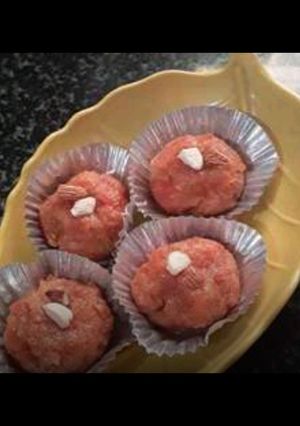 પપૈયા લાડુ(papaya recipe in Gujarati) રેસીપી મુખ્ય ફોટો