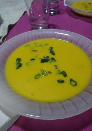 Una foto de Sopa crema de zapallo al microondas