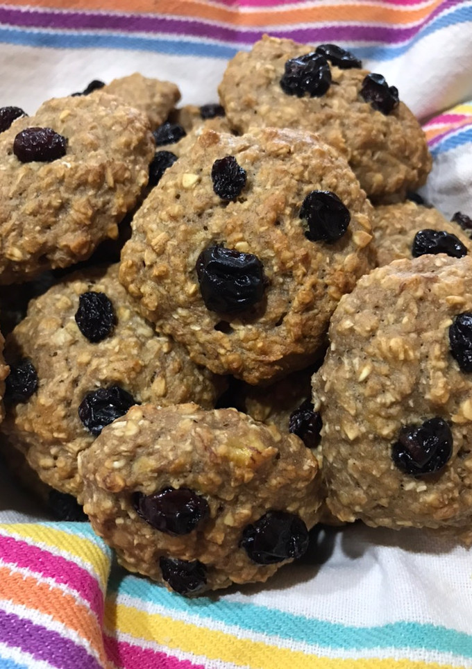 Una foto de Galletitas de banana, avena y coco ((sin manteca ni azúcar)) 🍌🍪 🥥