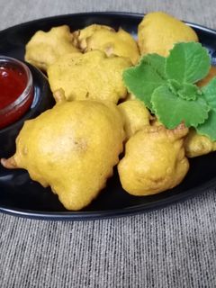 અજમા ના પાન ના ભજીયા (Ajama Pan Bhajiya Recipe In Gujarati) રેસીપી મુખ્ય ફોટો
