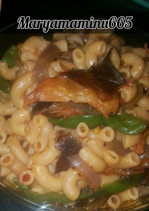 A picture of Stir fry macaroni.