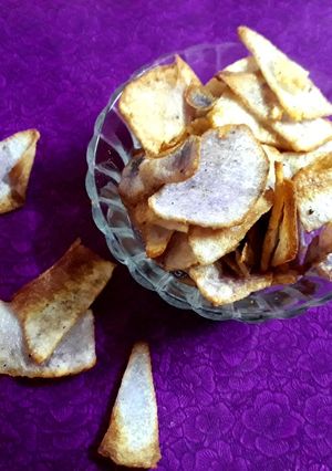 A picture of Purple yam chips.