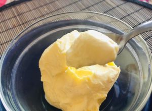 Una foto de Mousse de limón, fácil, rápido y económico, pocos ingredientes APTO KETO 😋😋😋😋