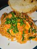 Pasta con camarones a la diabla