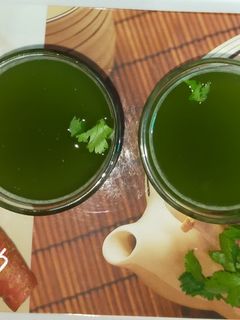हरे धनिए का जूस (Hare Dhaniye ka juice recipe in Hindi) रेसिपी मुख्य फोटो