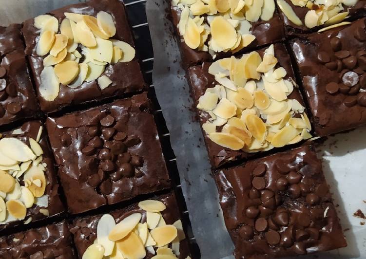 Langkah Mudah untuk mengolah Chewy Fudgy Brownies Full Butter Anti Gagal