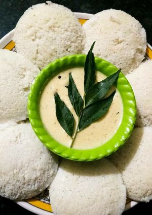 A picture of Plain Idli.