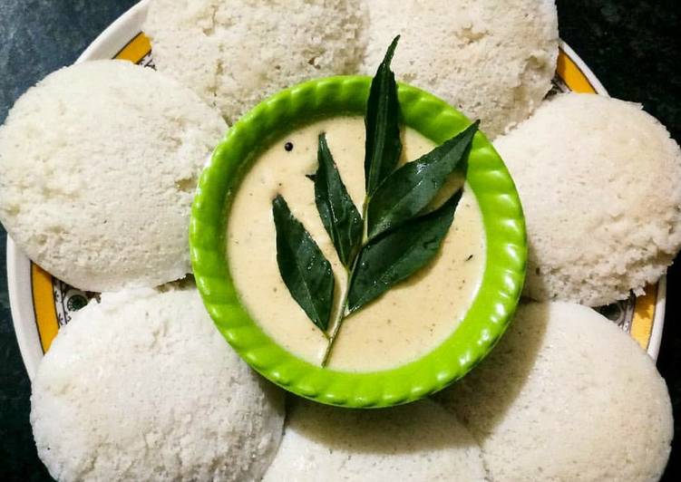 Plain Idli