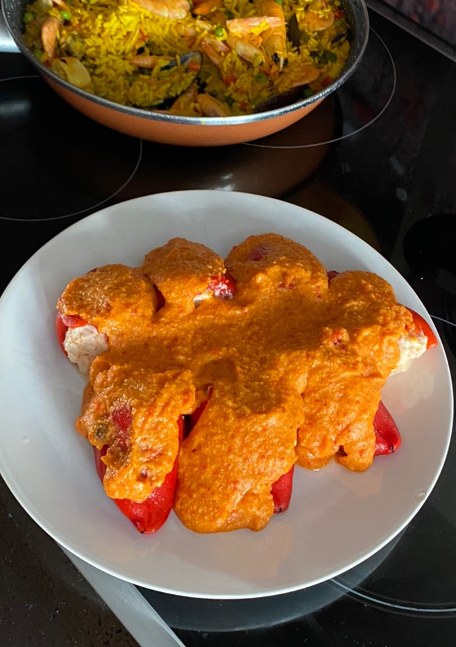Una foto de Pimientos rellenos de marisco