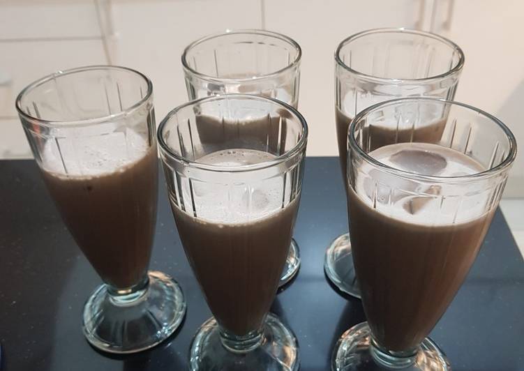 Bagaimana Menyiapkan MilkShake Coklat, Lezat Sekali