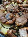 Arrosto di agnello con patate e carciofi