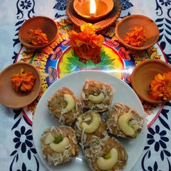 A picture of Gond ke ladoo.