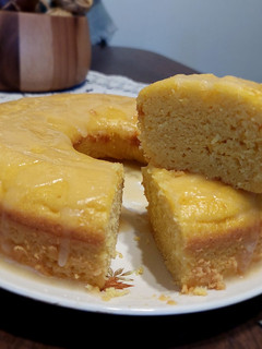 Una foto de Torta budín de naranjas bien húmeda para el mate