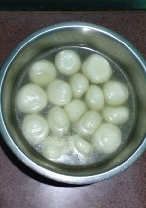 रसगुल्ला (rasgulla recipe in Hindi) रेसिपी मुख्य फोटो