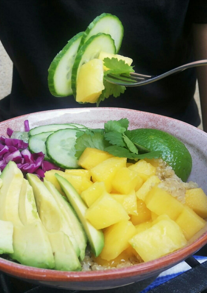 Una foto de Poke o Buddha Bowl Mediterráneo