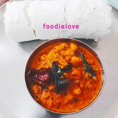 Puttu with kadala curry A picture of Puttu with kadala curry.