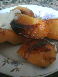 Una foto de #Mercado #membrillo Membrillos caramelizados con crema batida
