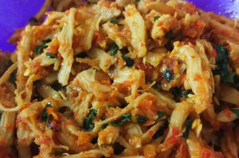 Cara Gampang Menyiapkan Ayam suir pedas kemangi Bahan Sederhana