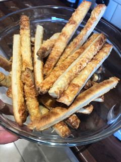 A leges legfinomabb sajtos/túrós rúd! recept fotója
