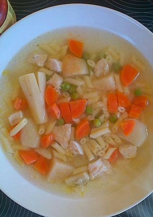 Csirkemellből készült húsleves recept fotója