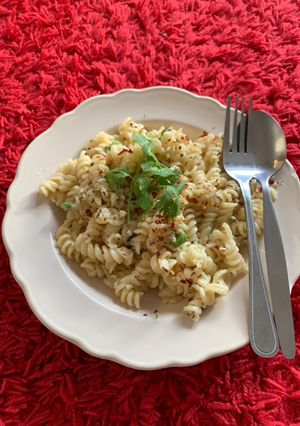 A picture of White sauce twisted Pasta.