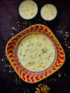 અંગુરી રસમલાઈ (Anguri Rasmalai Recipe In Gujarati) રેસીપી મુખ્ય ફોટો