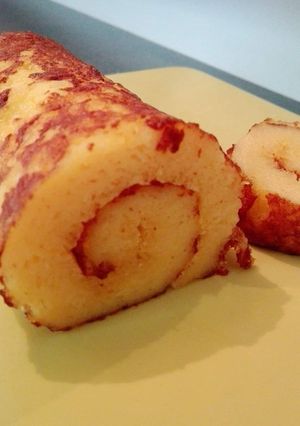 Une photo de Torta de naranja, gâteau roulé à l'orange, spécialité Portugaise