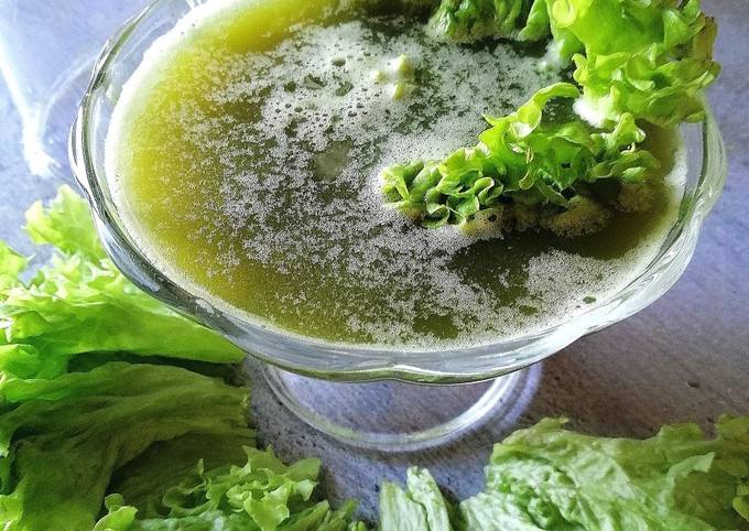 Салат из зелени сельдерея с ореховым соусом