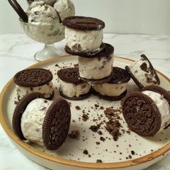 A picture of Oreo Ice Cream Sandwich.