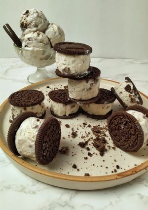 A picture of Oreo Ice Cream Sandwich.