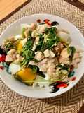กะเพราอกไก่สับ ไข่ขาวต้ม