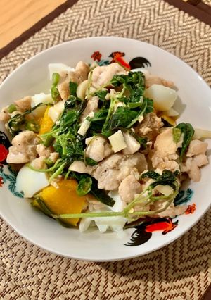 รูปของ กะเพราอกไก่สับ ไข่ขาวต้ม