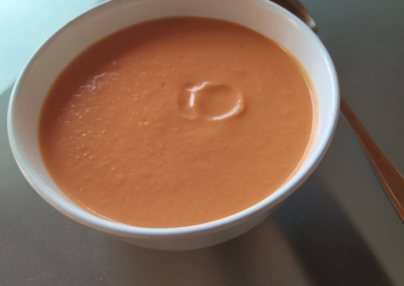 Salmorejo con algo más