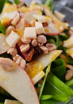 Una foto de Ensalada de Berro con Rúcula y Manzana #sinsal