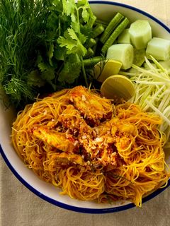 รูปของ หมี่กะทิพริกแกงปักษ์ใต้แกล้มผัก🌶️🧄🥬