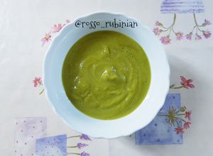 Foto di Crema e brodo con bucce di piselli